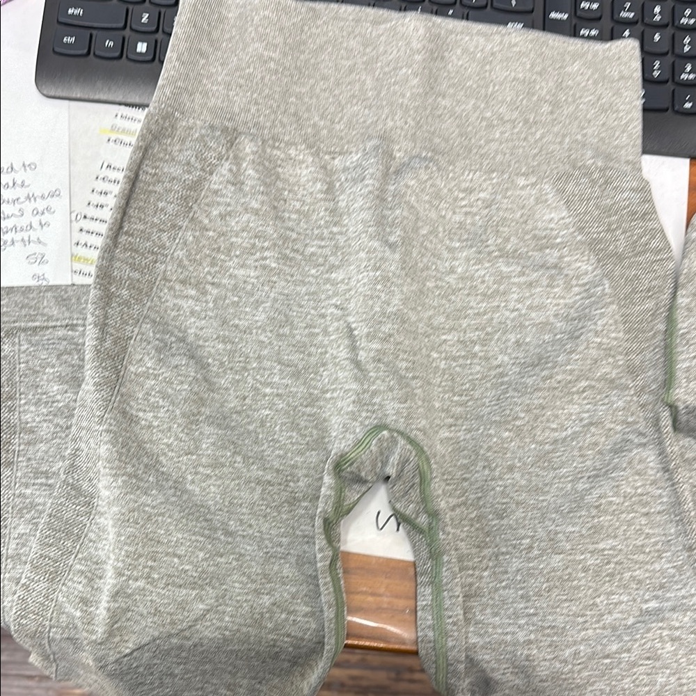 Gray gymshark leggings